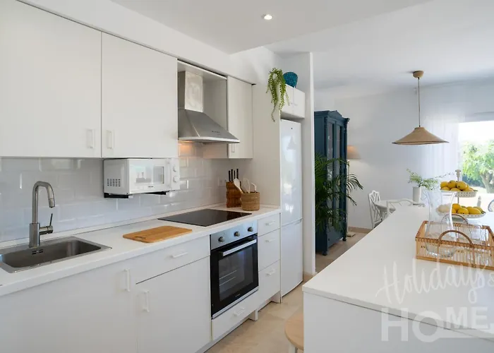 Beachfront Elviria Ii,sea Views, Lovely Terrace And Pool Apartment Marbella