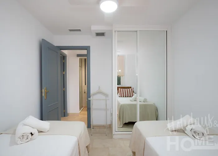 Beachfront Elviria Ii,sea Views, Lovely Terrace And Pool Apartment