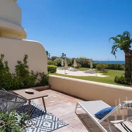 Neptuno Ii Beachfront Elviria,sea Views,lovely Terrace And Pool * Marbella