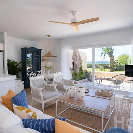 Neptuno Ii Beachfront Elviria,sea Views,lovely Terrace And Pool Marbella