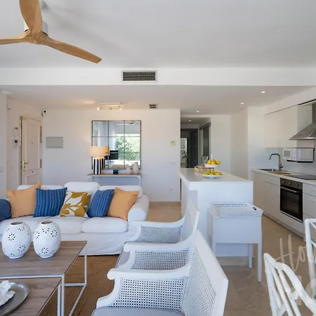 Neptuno Ii Beachfront Elviria,sea Views,lovely Terrace And Pool Marbella