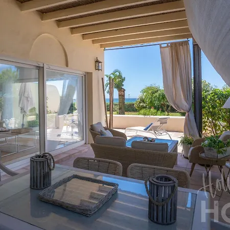 Neptuno Ii Beachfront Elviria,sea Views,lovely Terrace And Pool *