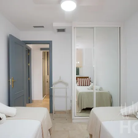 Beachfront Elviria Ii,sea Views, Lovely Terrace And Pool شقة