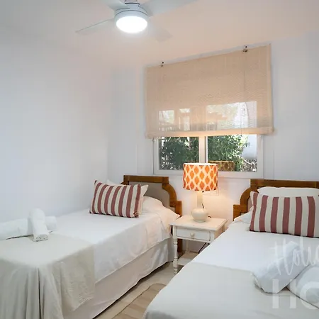 Neptuno Ii Beachfront Elviria,sea Views,lovely Terrace And Pool Marbella