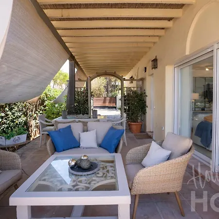 Апартаменти Beachfront Elviria Ii,sea Views, Lovely Terrace And Pool Марбелья