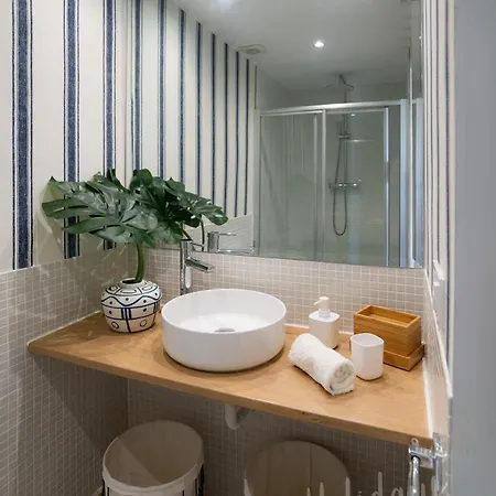Apartment Neptuno Ii Beachfront Elviria,sea Views,lovely Terrace And Pool *