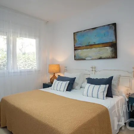 Beachfront Elviria Ii,sea Views, Lovely Terrace And Pool شقة *