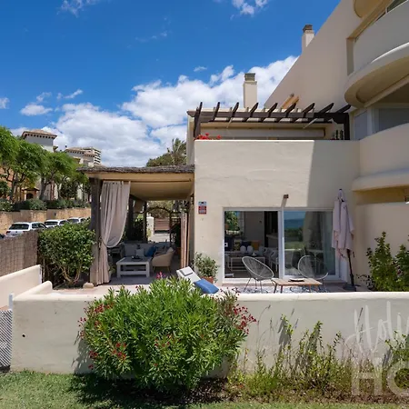 Apartment Neptuno Ii Beachfront Elviria,sea Views,lovely Terrace And Pool