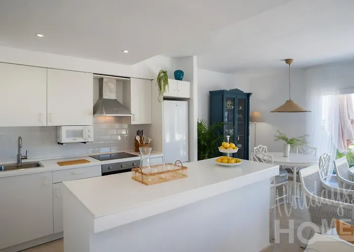 Apartamento Beachfront Elviria Ii,sea Views, Lovely Terrace And Pool