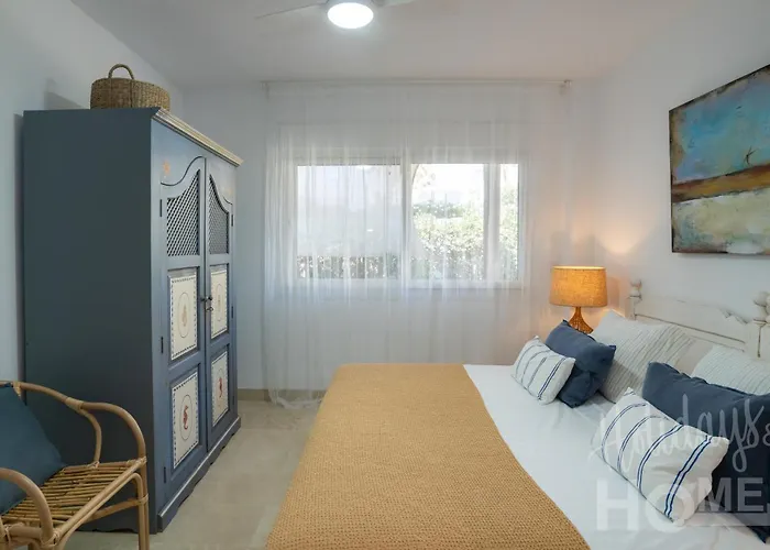Apartamento Beachfront Elviria Ii,sea Views, Lovely Terrace And Pool Marbella